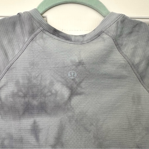 Lululemon Swiftly Tech Short Sleeve 2.0 in Grey Marble Dye - Picture 3 of 4